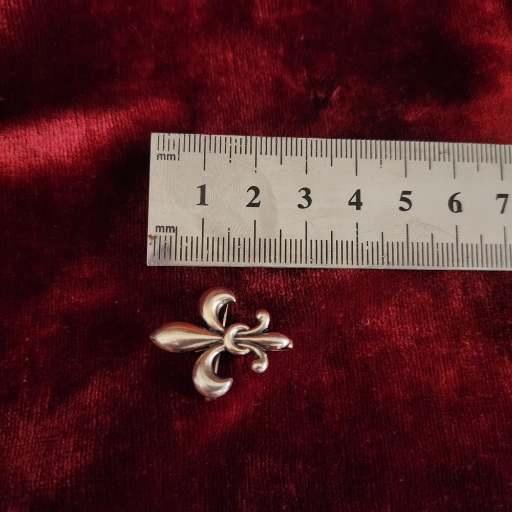 Sterling Silver Vintage Fleur de Lis Pin Clip - Picture 4 of 5